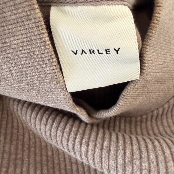 Varley - Set of Chaucer Jogger and Ellington Top - Picture 9 of 9